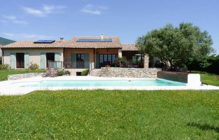 G&icirc;te n&deg;G14467 Ch&acirc;teauneuf-Val-Saint-Donat - Alpes-de-Haute-Provence - photo
