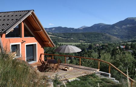 G&icirc;te n&deg;G26187 Montclar - Alpes-de-Haute-Provence - fa&ccedil;ade terrasse ouest