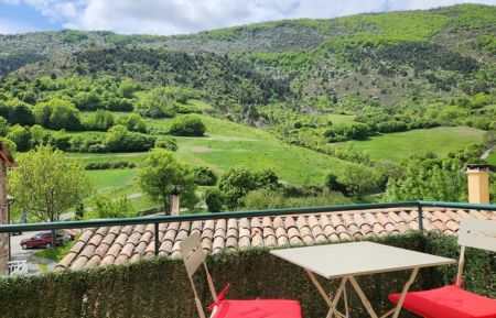 La petite terrasse avec une belle vue sur la campagne Gîte n°G11455 Entrages - Alpes-de-Haute-Provence - La petite terrasse avec une belle vue sur la campagne