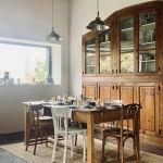 La Bousquetière...la salle du petit déjeuner avec vue montagne La Bousquetière...la salle du petit déjeuner avec vue montagne