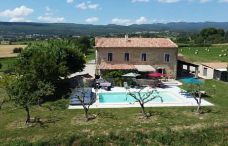 G&icirc;te n&deg;G14482 Saint-&Eacute;tienne-les-Orgues - Alpes-de-Haute-Provence - Vue de la Bastide Rimbaud