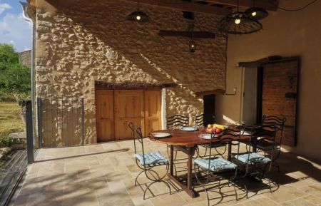 G&icirc;te n&deg;G32321 Esparron-de-Verdon - Alpes-de-Haute-Provence - Terrasse couverte avec table repas et coin salon