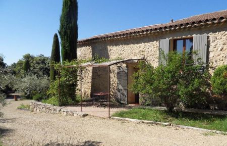 G&icirc;te n&deg;G11443 Pierrevert - Alpes-de-Haute-Provence - Une partie de la b&acirc;tisse