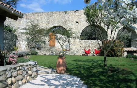 G&icirc;te n&deg;G11410 Volonne - Alpes-de-Haute-Provence - Le jardin privatif, &agrave; 20 m&egrave;tres du g&icirc;te
