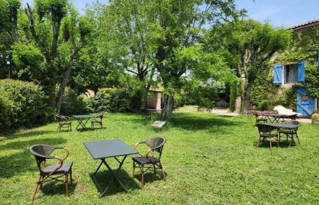 Chambre d'h&ocirc;tes n&deg;G141089 Forcalquier - Alpes-de-Haute-Provence - Espace ext&eacute;rieur pour petit d&eacute;jeuner