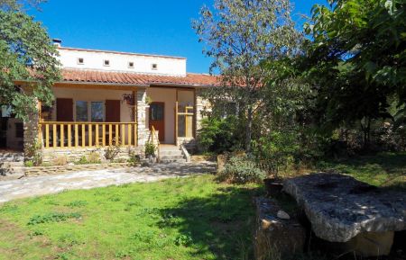G&icirc;te n&deg;G14486 Banon - Alpes-de-Haute-Provence - photo