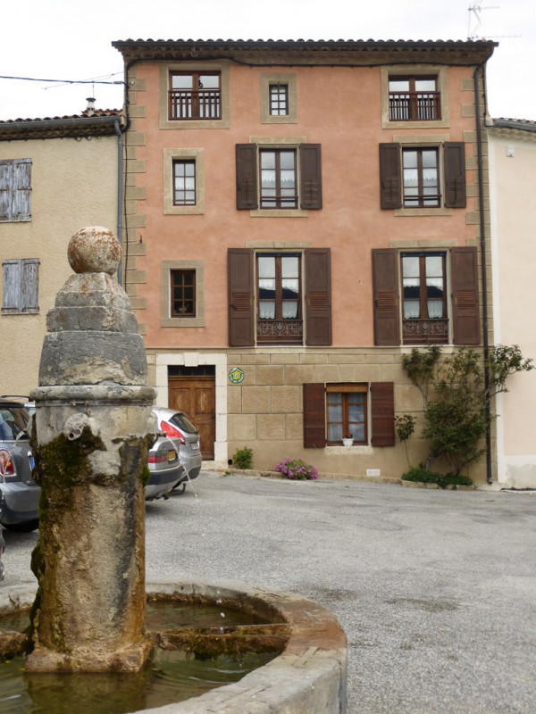 photo 0