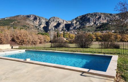 G&icirc;te n&deg;G32250 Moustiers-Sainte-Marie - Alpes-de-Haute-Provence - La piscine enti&egrave;rement close 