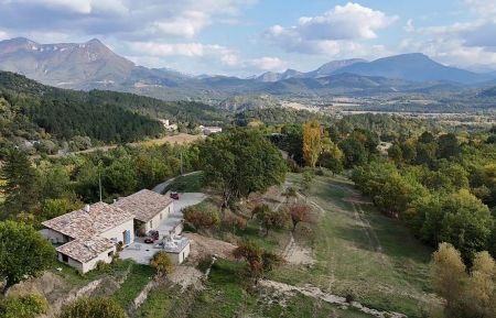 G&icirc;te n&deg;G11492 Aiglun - Alpes-de-Haute-Provence - photo