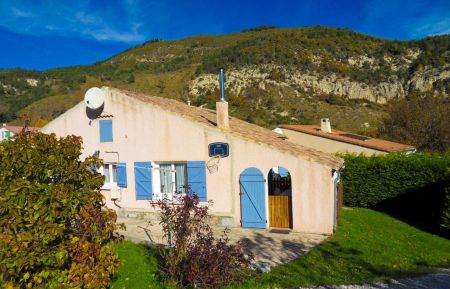 G&icirc;te n&deg;G33211 Castellane - Alpes-de-Haute-Provence - photo