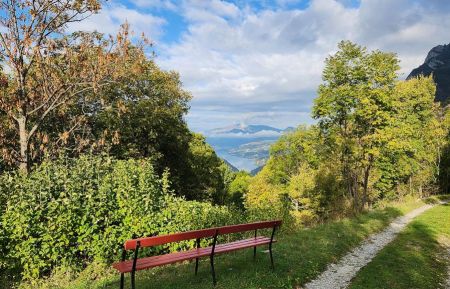G&icirc;te n&deg;G27361 Le Lauzet-Ubaye - Alpes-de-Haute-Provence - Un banc d'observation