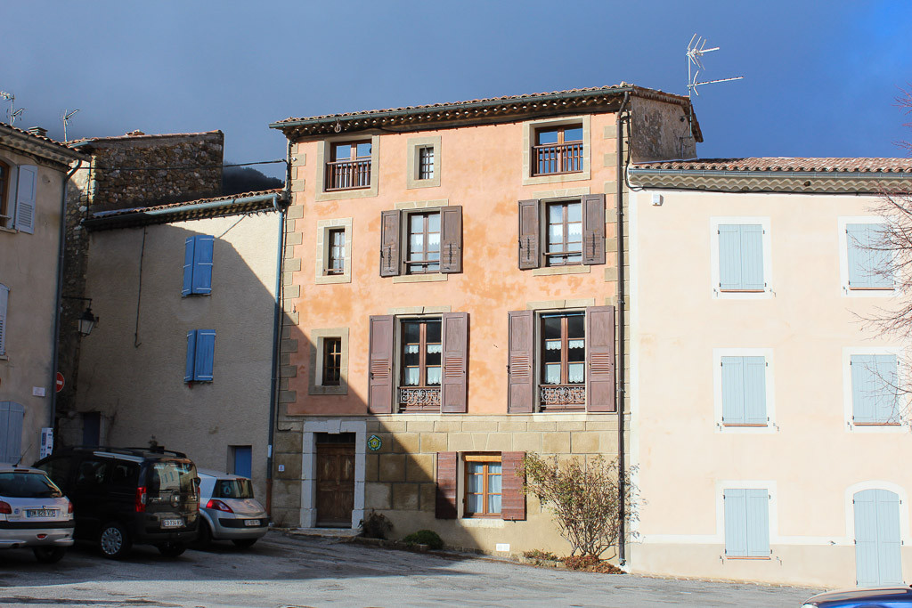 photo 0