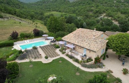 G&icirc;te n&deg;G15131 Bevons - Alpes-de-Haute-Provence - Mas Tulipe de Soie avec piscine
