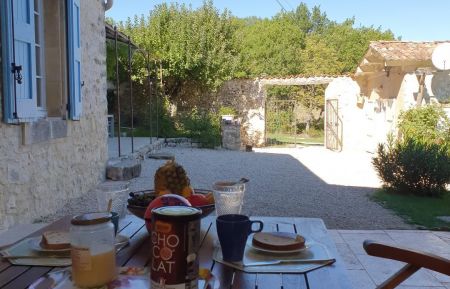 G&icirc;te n&deg;G14394 Oppedette - Alpes-de-Haute-Provence - sous le auvent